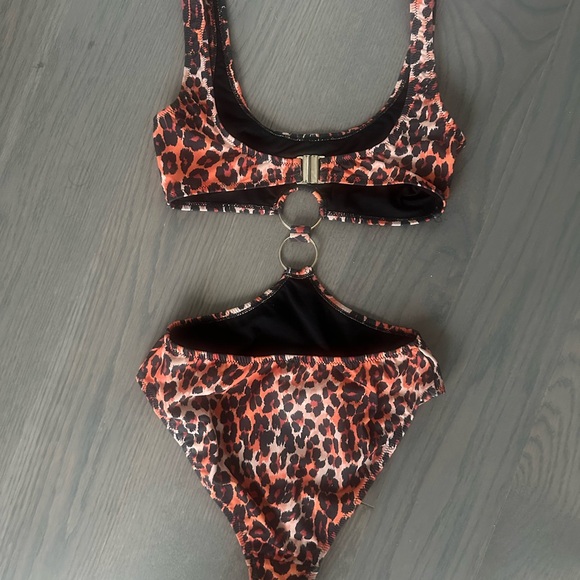 Topshop - Red and Black Leopard print Cutout Swimsuit - size 4 US - Picture 2 of 6